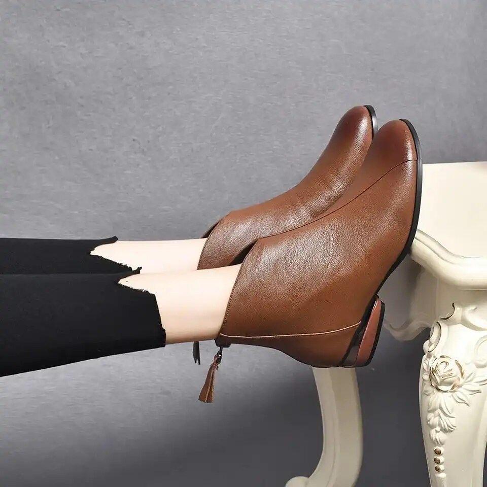 V Mouth Pointed Toe Vintage Boots