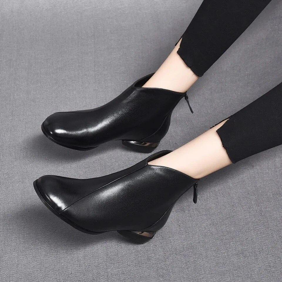 V Mouth Pointed Toe Vintage Boots